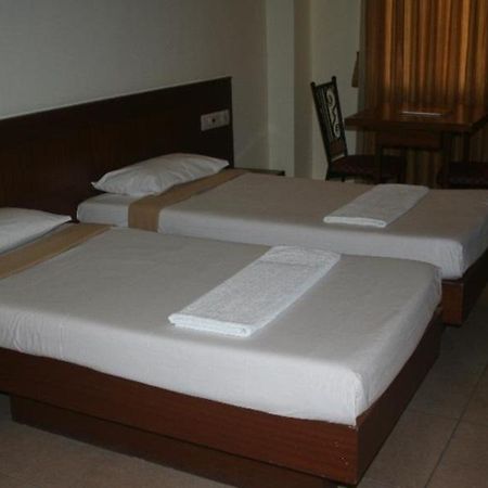 V2C Vintage Hotel Hyderabad Ngoại thất bức ảnh